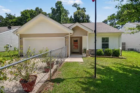 6119 Beach St, Ocean Springs, MS 39564