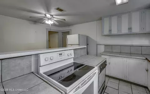 Kitchen - 6118 Terry Rd, Byram, MS 39272 photo 2 of 6