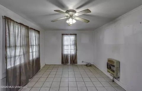 Living - 6118 Terry Rd, Byram, MS 39272 photo 2 of 4