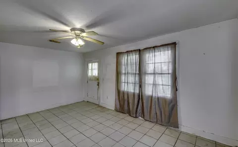 Living - 6118 Terry Rd, Byram, MS 39272 photo 3 of 4
