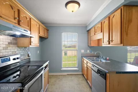 Kitchen - 152 Brooklynn St, Byram, MS 39272 photo 2 of 4