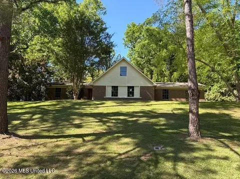 1709 Sherwood Cir, Yazoo City, MS 39194