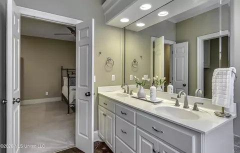 Bath - 12 Ashton Gardens Dr, Jackson, MS 39211 photo 5 of 6