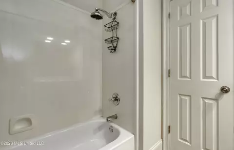 Bath - 12 Ashton Gardens Dr, Jackson, MS 39211 photo 2 of 6