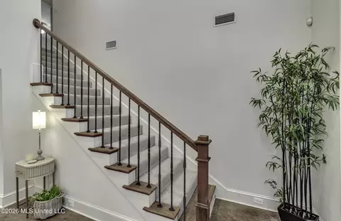 Entry Way - 12 Ashton Gardens Dr, Jackson, MS 39211 photo 2 of 3