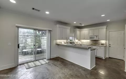 Kitchen - 12 Ashton Gardens Dr, Jackson, MS 39211 photo 1 of 9