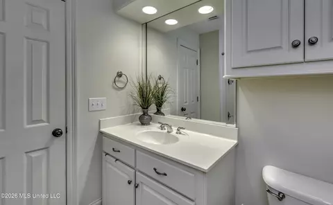 Bath - 12 Ashton Gardens Dr, Jackson, MS 39211 photo 1 of 6