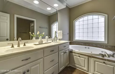 Bath - 12 Ashton Gardens Dr, Jackson, MS 39211 photo 3 of 6