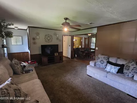 Living - 1008 Tannahill St, Wesson, MS 39191 photo 1 of 3