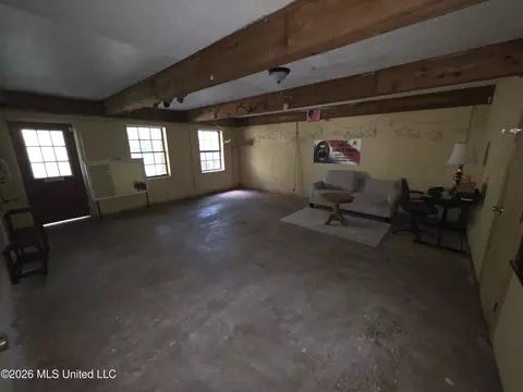 Living - 1008 Tannahill St, Wesson, MS 39191 photo 2 of 3