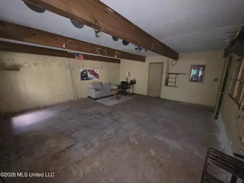 Living - 1008 Tannahill St, Wesson, MS 39191 photo 3 of 3