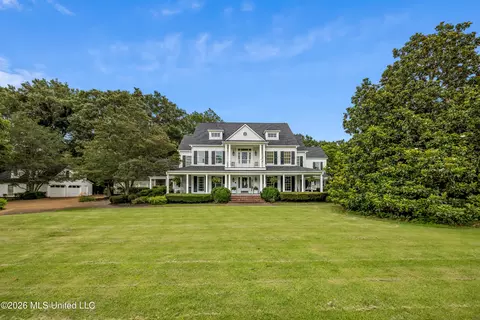 8800 Hunters Run Dr, Olive Branch, MS 38654