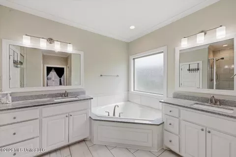 Bath - 108 Vineyard Blvd, Brandon, MS 39047 photo 1 of 4
