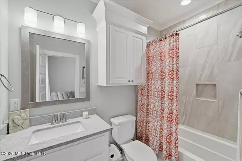 Bath - 108 Vineyard Blvd, Brandon, MS 39047 photo 3 of 4