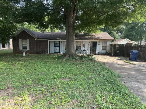 3435 Greenway Dr, Horn Lake, MS 38637
