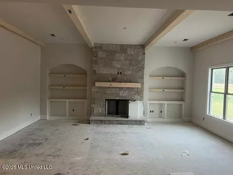 Living - 348 Oakworth Dr, Hernando, MS 38632 photo 1 of 1