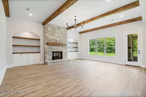Living - 348 Oakworth Dr, Hernando, MS 38632 photo 1 of 3