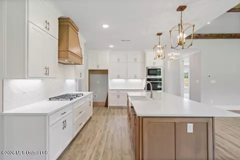 Kitchen - 348 Oakworth Dr, Hernando, MS 38632 photo 1 of 1