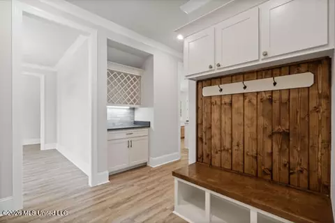 Entry Way - 348 Oakworth Dr, Hernando, MS 38632 photo 2 of 2