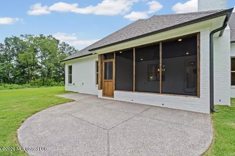 Exterior - 348 Oakworth Dr, Hernando, MS 38632 photo 6 of 7