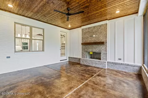 Exterior - 348 Oakworth Dr, Hernando, MS 38632 photo 5 of 7