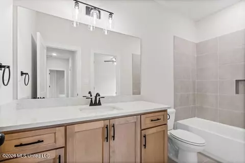 Bath - 348 Oakworth Dr, Hernando, MS 38632 photo 6 of 6