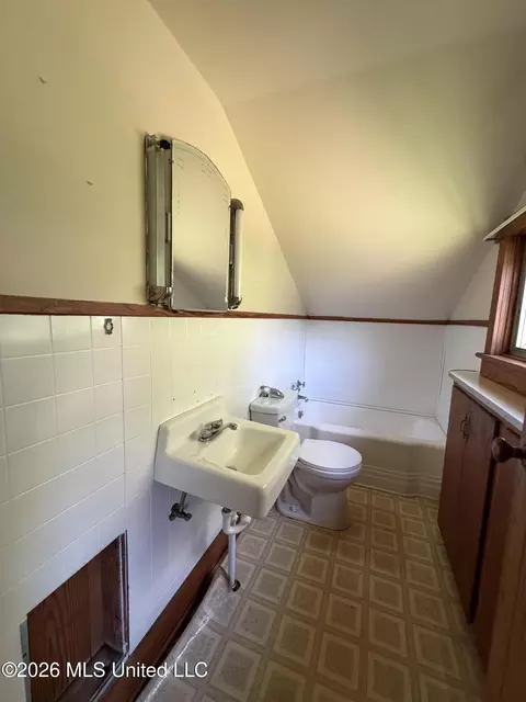 Bath - 506 Cassedy St, Brookhaven, MS 39601 photo 5 of 5