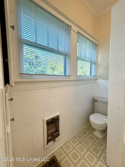 Bath - 506 Cassedy St, Brookhaven, MS 39601 photo 2 of 5