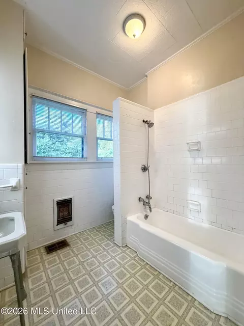 Bath - 506 Cassedy St, Brookhaven, MS 39601 photo 1 of 5