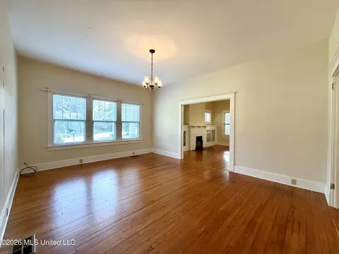 Living - 506 Cassedy St, Brookhaven, MS 39601 photo 4 of 6