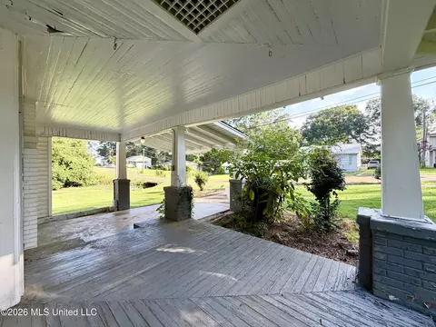Exterior - 506 Cassedy St, Brookhaven, MS 39601 photo 4 of 6