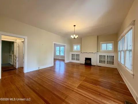 Living - 506 Cassedy St, Brookhaven, MS 39601 photo 1 of 6