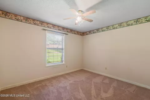 Bedroom - 2072 Oakhurst Dr, Grenada, MS 38901 photo 3 of 5