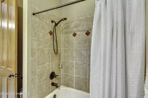Bath - 115 Chartres Dr, Madison, MS 39110 photo 6 of 8