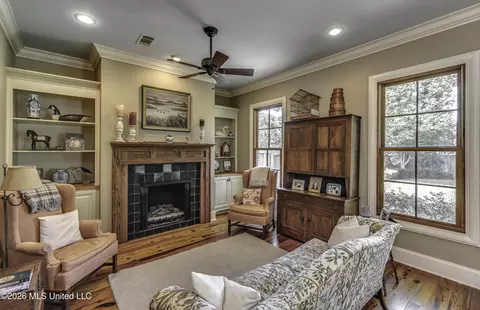 Living - 115 Chartres Dr, Madison, MS 39110 photo 5 of 7