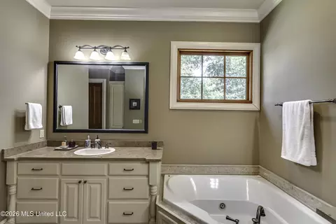 Bath - 115 Chartres Dr, Madison, MS 39110 photo 4 of 8