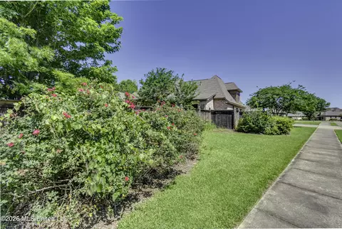 Exterior - 115 Chartres Dr, Madison, MS 39110 photo 11 of 13