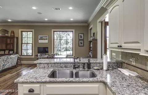 Kitchen - 115 Chartres Dr, Madison, MS 39110 photo 5 of 7