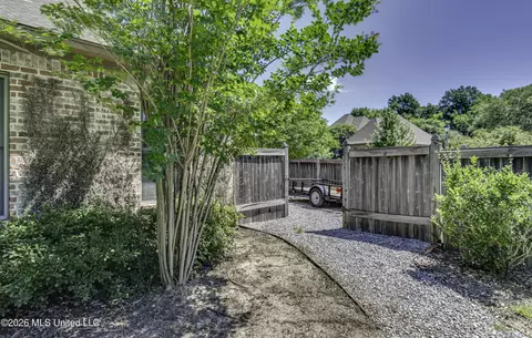 Exterior - 115 Chartres Dr, Madison, MS 39110 photo 9 of 13