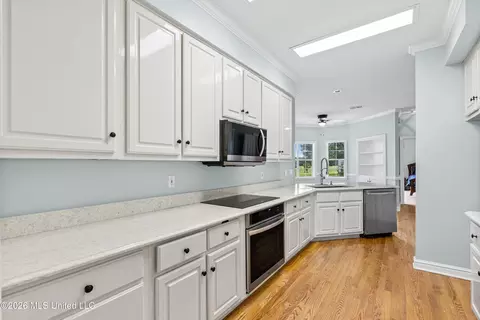 Kitchen - 4165 Green Hill Dr, Hernando, MS 38632 photo 2 of 2