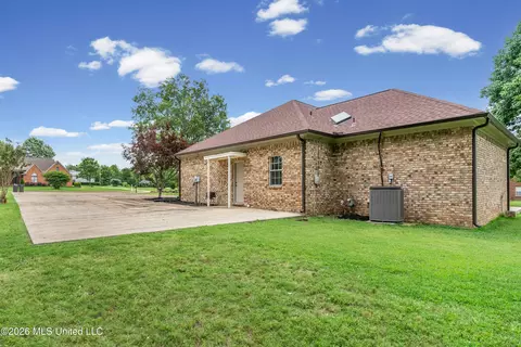 Exterior - 4165 Green Hill Dr, Hernando, MS 38632 photo 4 of 5