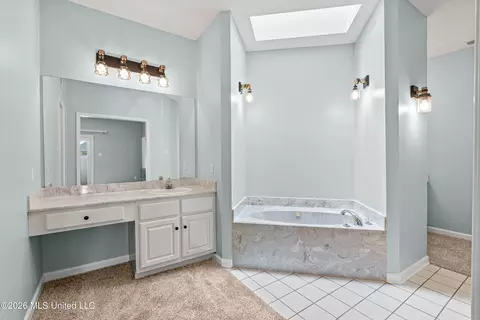 Bath - 4165 Green Hill Dr, Hernando, MS 38632 photo 1 of 3