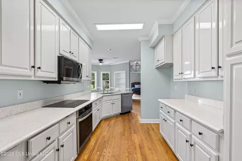 Kitchen - 4165 Green Hill Dr, Hernando, MS 38632 photo 1 of 2