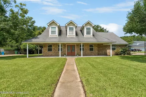 1503 Roswell St, Pascagoula, MS 39581