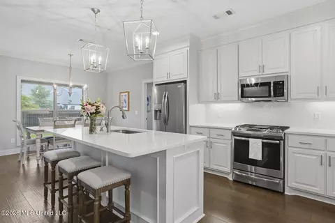 Kitchen - 105 Shore View Dr, Madison, MS 39110 photo 4 of 5