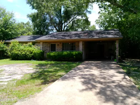 9 Park Dr, Gulfport, MS 39503