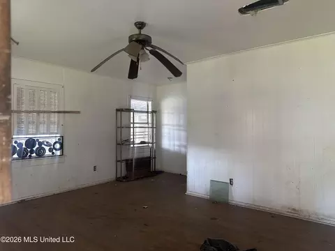 Living - 224 Hartfield St, Jackson, MS 39216 photo 1 of 3