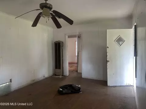 Living - 224 Hartfield St, Jackson, MS 39216 photo 2 of 3