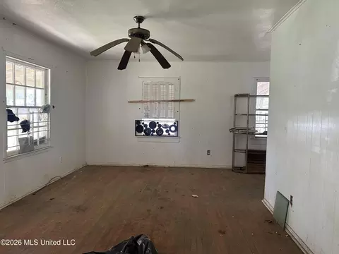 Living - 224 Hartfield St, Jackson, MS 39216 photo 3 of 4
