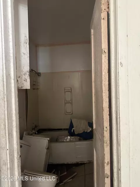 Bath - 224 Hartfield St, Jackson, MS 39216 photo 1 of 1